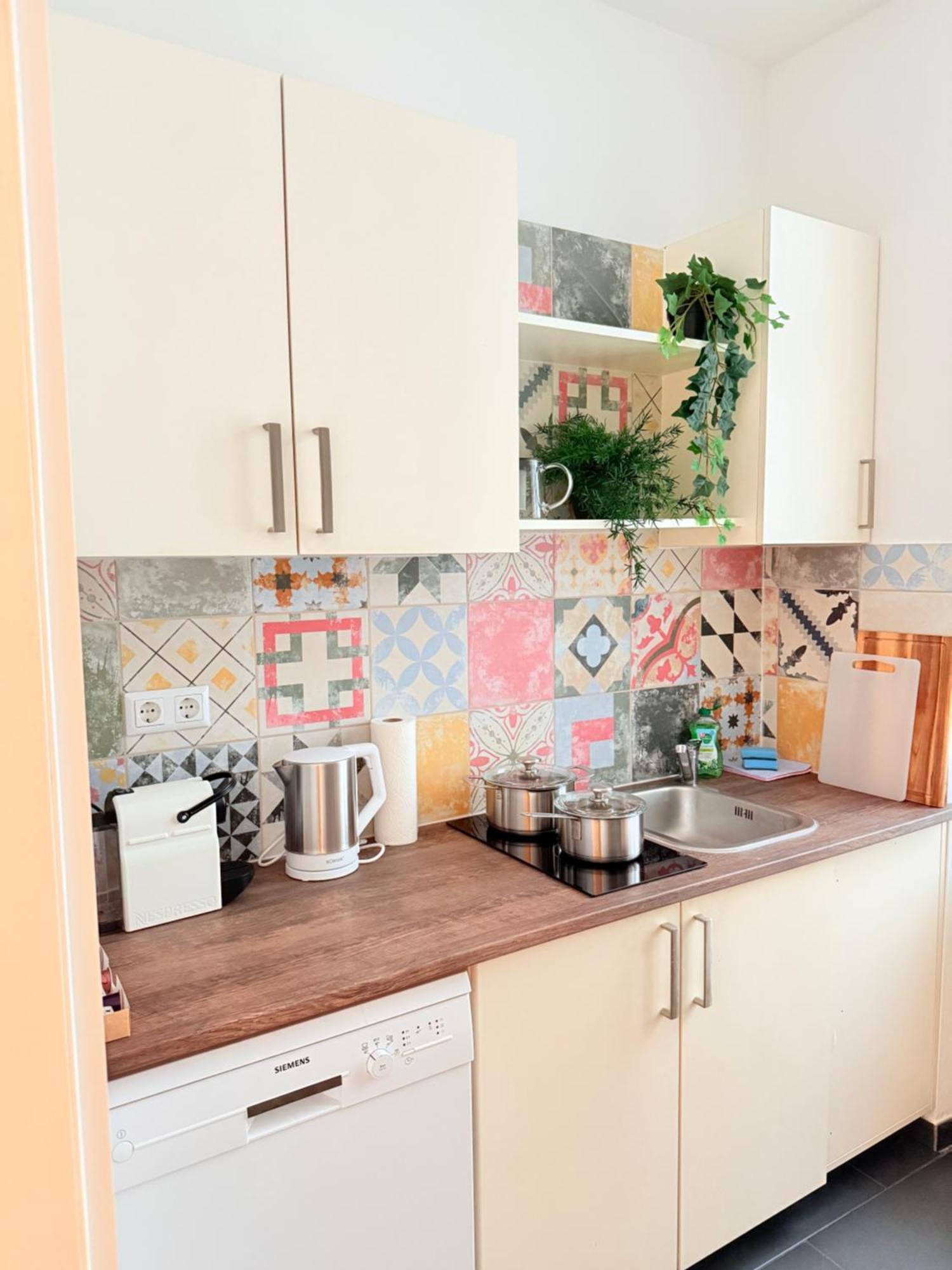 Apartment Duo & Friends 20 *